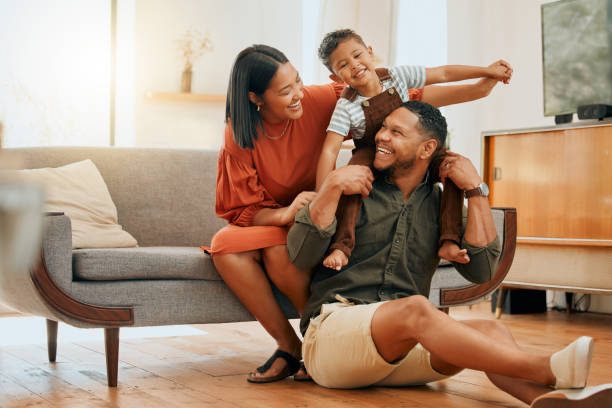 Familia en su nuevo hogar Cimento Group